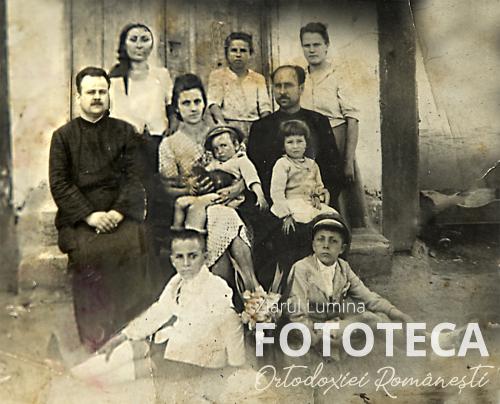 Preoţii Gheorghe Dascălul şi Bodale, de la Parohia Secara, cu familiile lor
