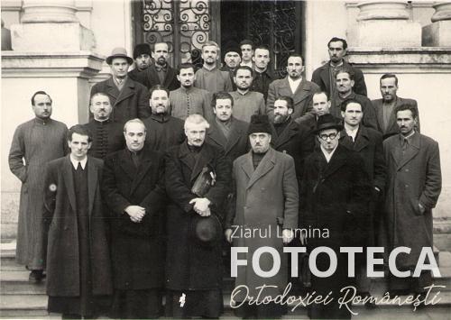 Preoţii din eparhiile Râmnicului şi Dunării de Jos care au participat la a XV-a serie a cursurilor de îndrumări misionare ţinute la Bucureşti