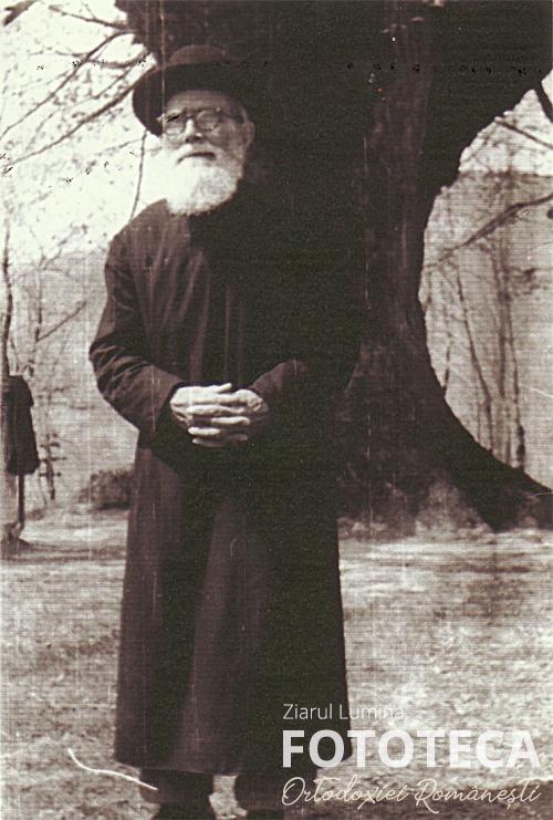 Preotul Dumitru Popescu, de la Parohia „Cuvioasa Parascheva”-Troianul II, jud. Teleorman, la vârsta de 94 de ani