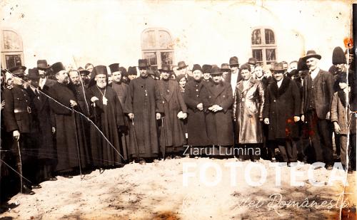 Vizita arhimandritului Efrem Enăchescu, exarh al mănăstirilor din Arhiepiscopia Bucureştilor, în parohia „Adormirea Maicii Domnului”, din Roşiorii de Vede, jud. Teleorman