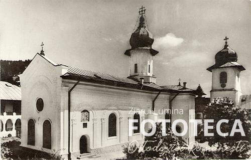 Biserica mare a mănăstirii Agapia, jud. Neamţ (foto: Gh. Comănescu)