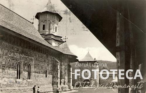 Biserica şi turnul clopotniţă ale mănăstirii Moldoviţa, jud. Suceava (foto: I. Petcu)