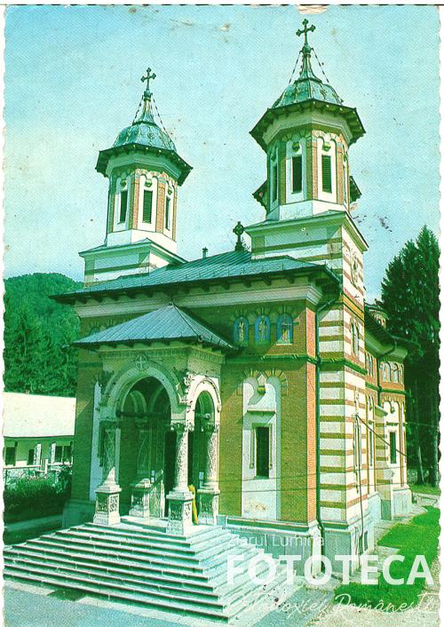 Carte poştală color privind biserica „Sf. Treime” a mănăstirii Sinaia, jud. Prahova (foto: D. F. Dumitru)