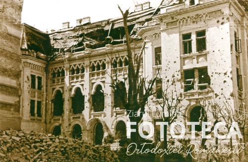 Palatul episcopal afectat de bombardamentele sovietice din 3 august Sursa: Arhiepiscopia Tomisului