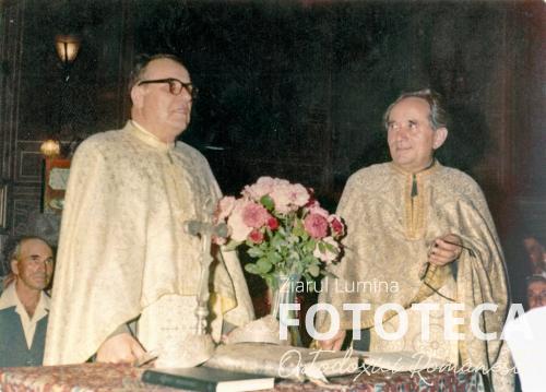 Preoţii Constantin Lembrău de la parohia „Adormirea Maicii Domnului – I” şi Ilie Sanda de la biserica „Sf. Arhangheli” din Constanţa 